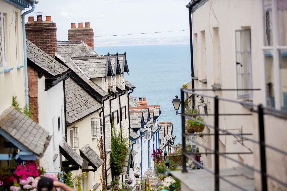 famous-steep-street-in-clovelly-places-to-visit-in-devon