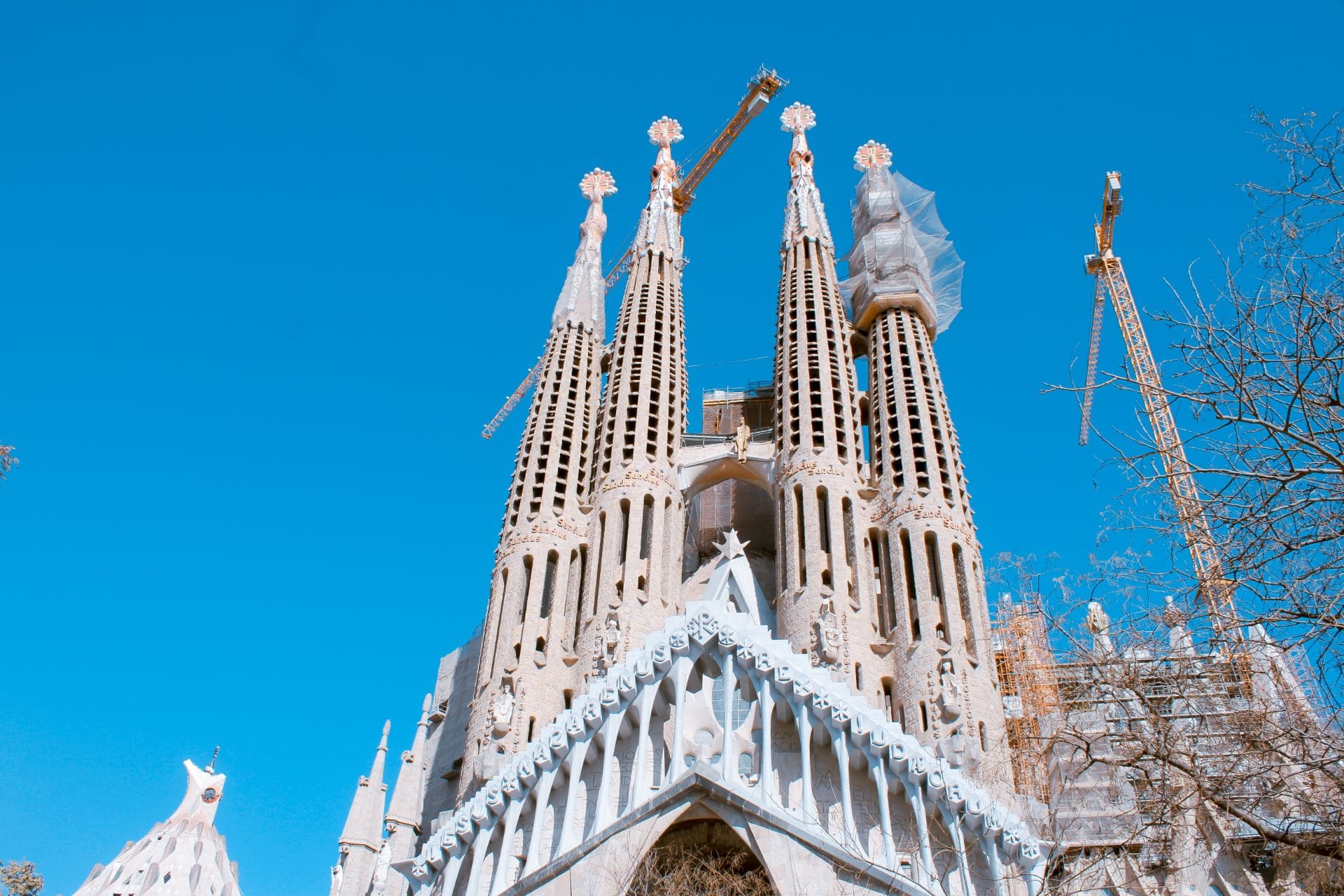 extravagent-church-on-a-summers-day-against-blue-skies-sagrada-familia-famous-tourist-attraction-in-barcelona-two-days-in-barcelona