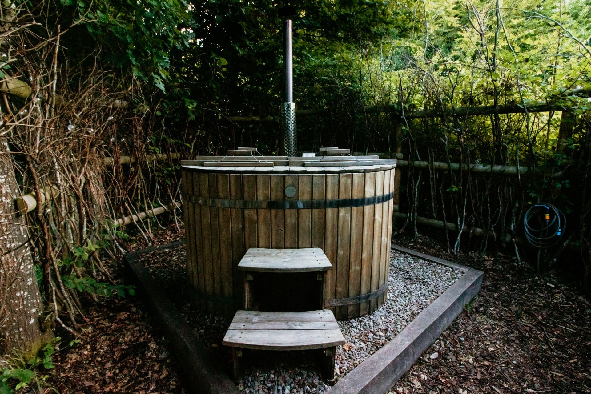 wood-fired-hot-tub-in-woodland-glamping-with-hot-tub-herefordshire
