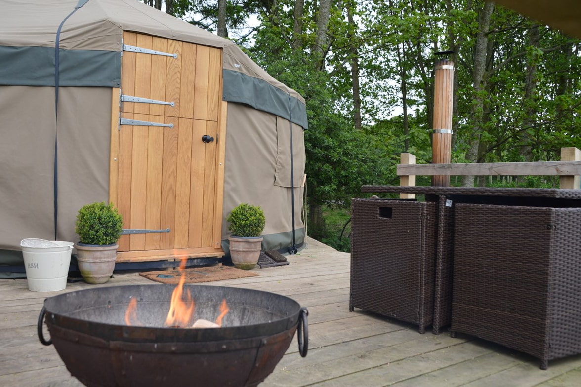 yurt-on-decking-in-forest-with-hot-tub-and-bbq-wensleydale-experience-yurts-leyburn-glamping-with-hot-tub-yorkshire