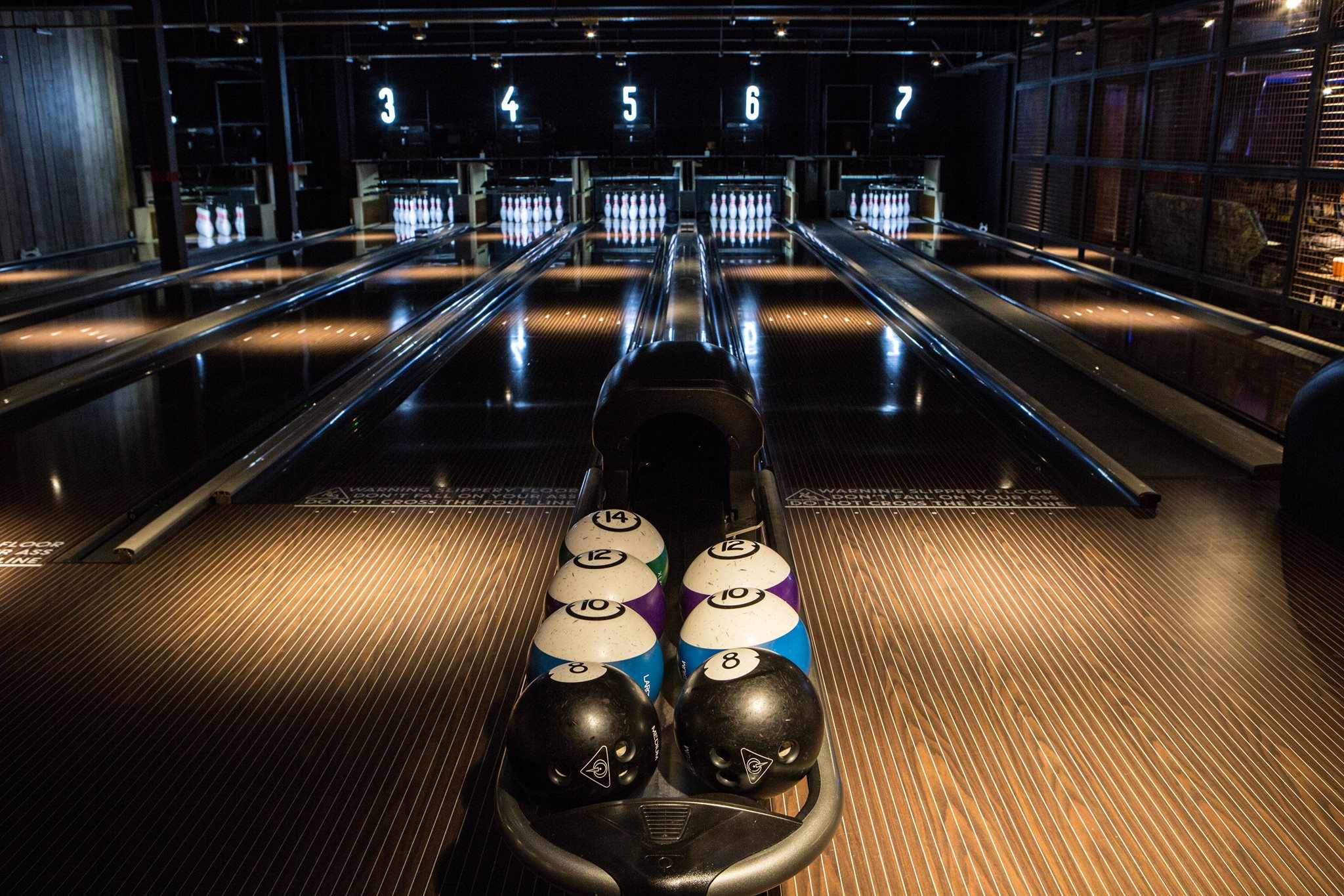 bowling-alley-in-the-dark-lane-7