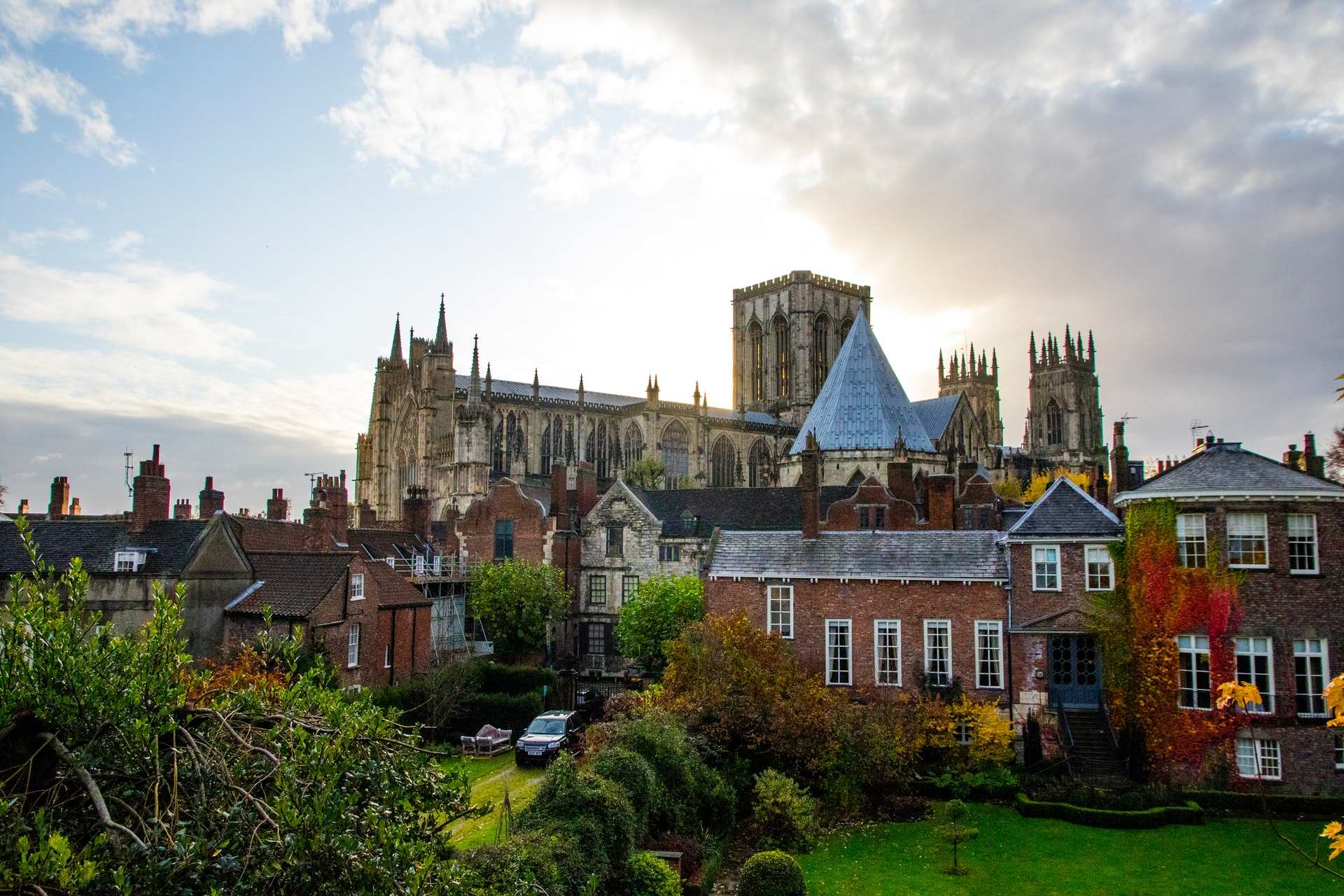 buildings-and-gardens-at-the-back-of-a-church-york-minster