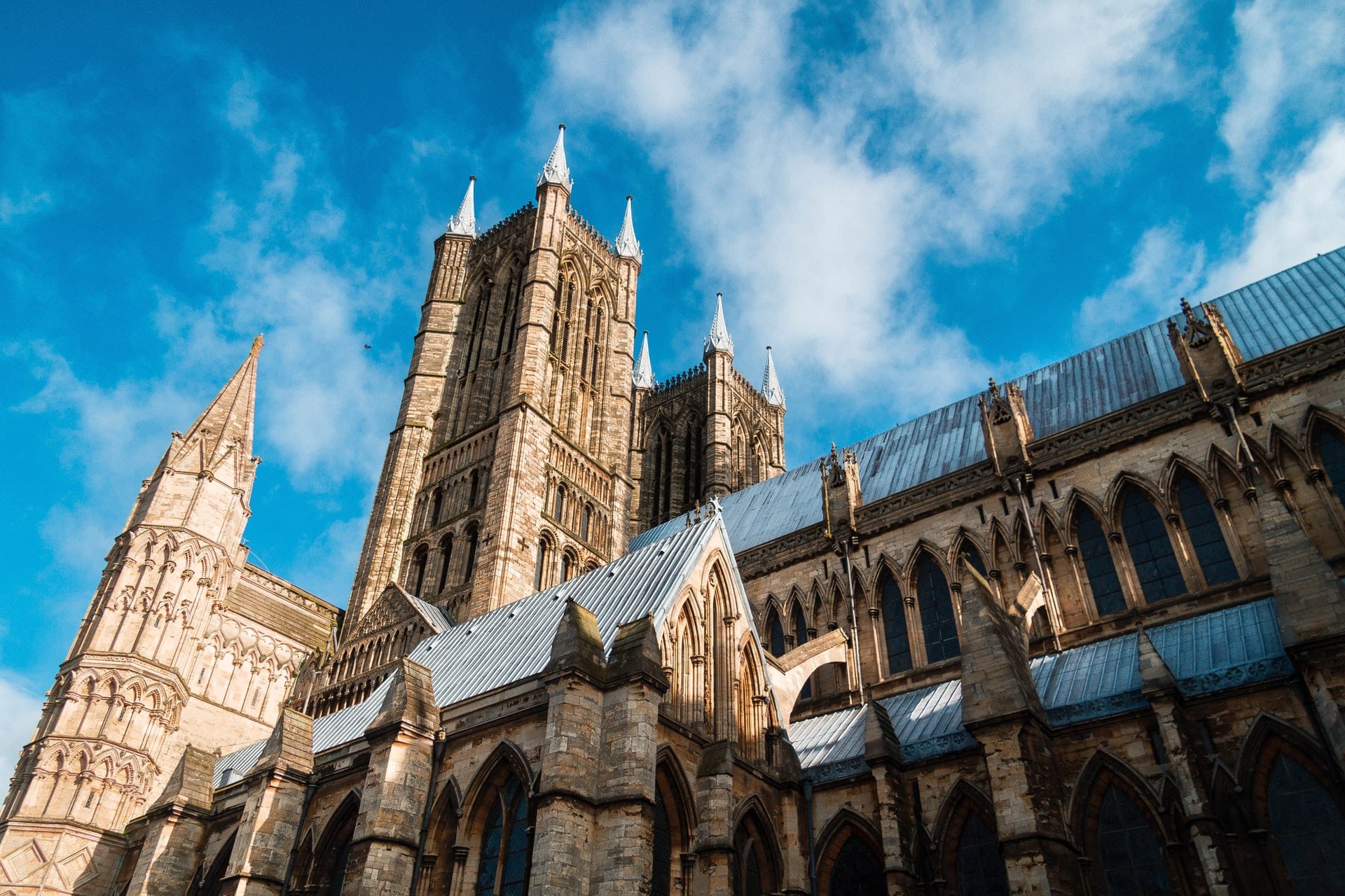 lincoln-cathedral-old-church-on-a-summers-day-blue-skies