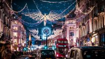 oxford-street-oxford-circus-christmas-lights-on-busy-london-street-things-to-do-in-london-at-christmas