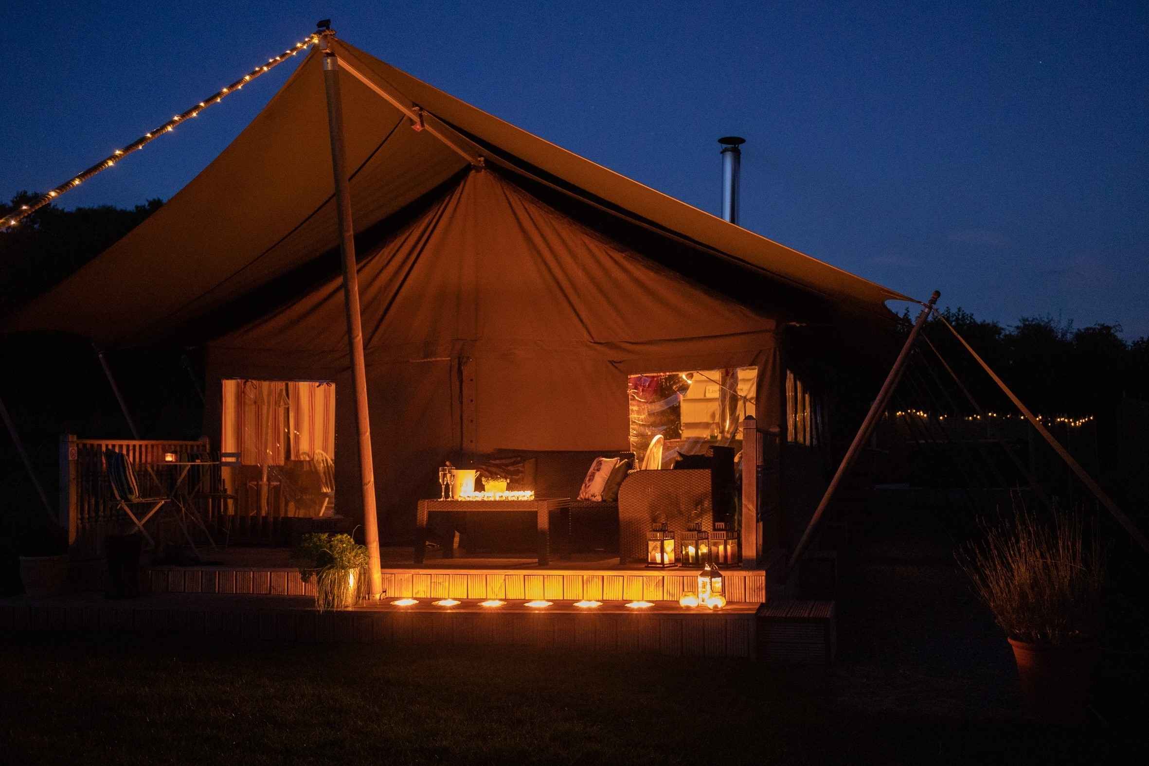 safari-tent-lit-up-at-night-seven-hills-hideaway-safari-tents-monmouthshire