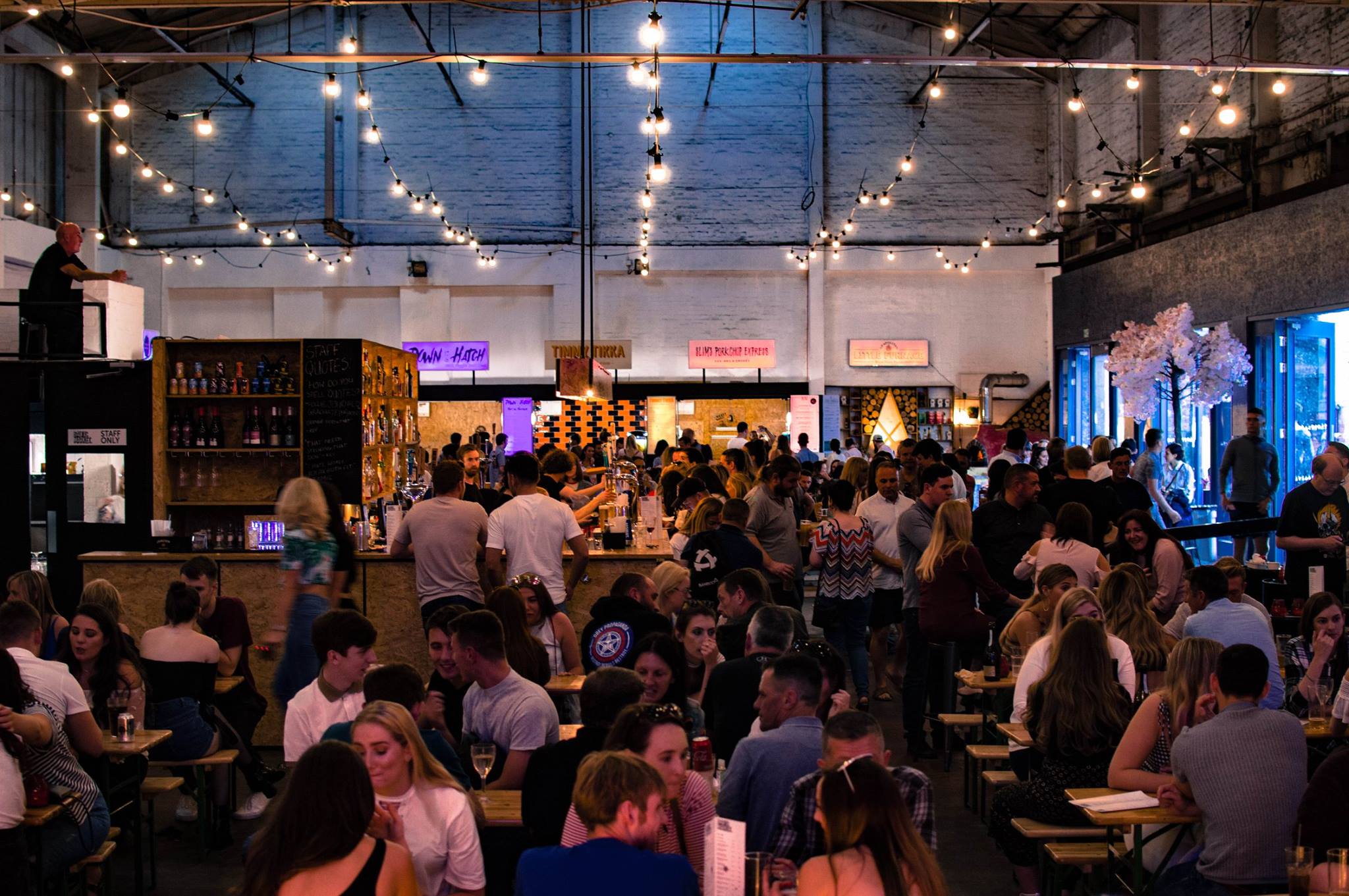 warehouse-packed-full-of-people-eating-and-drinking-at-indoors-street-food-market-baltic-market-weekend-in-liverpool-itinerary