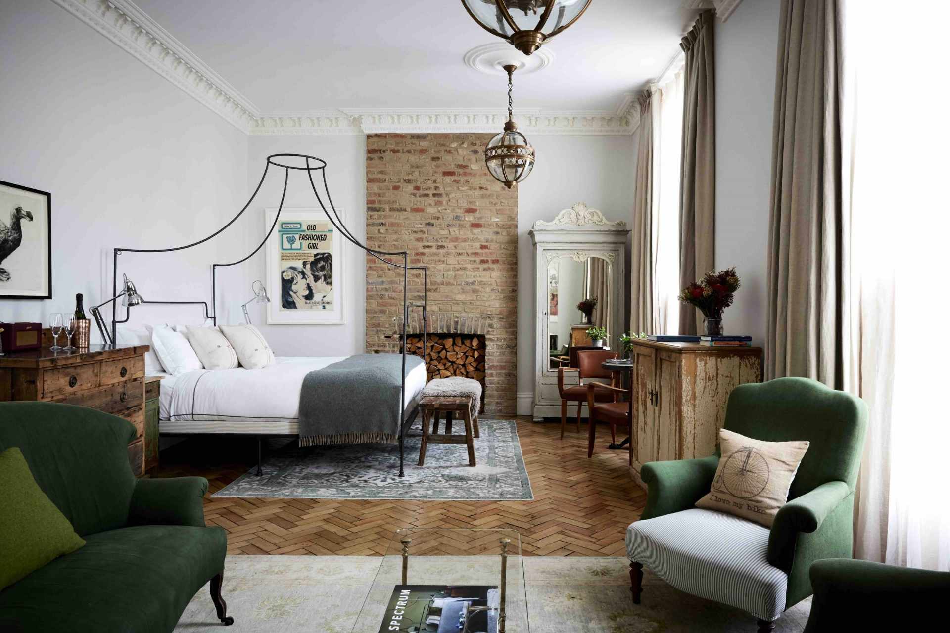 artist-residence-grand-suite-hotel-room-quirky-london-hotels