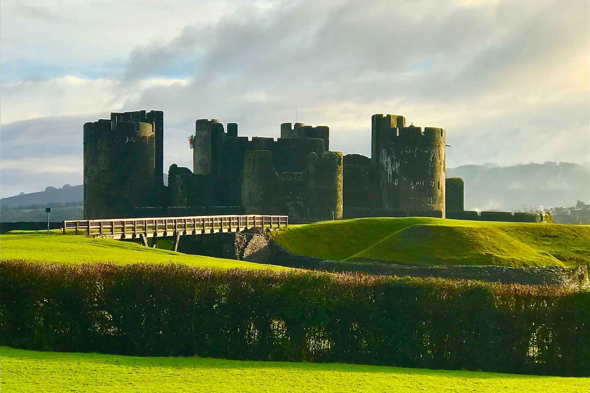 caerphilly-castle-in-the-sunlight-with-rolling-green-hills