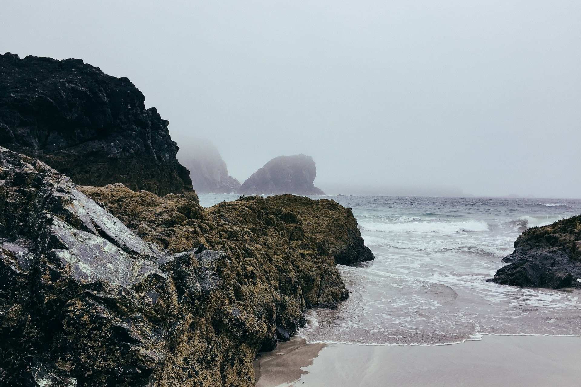 cornish-beach-on-foggy-day-in-winter