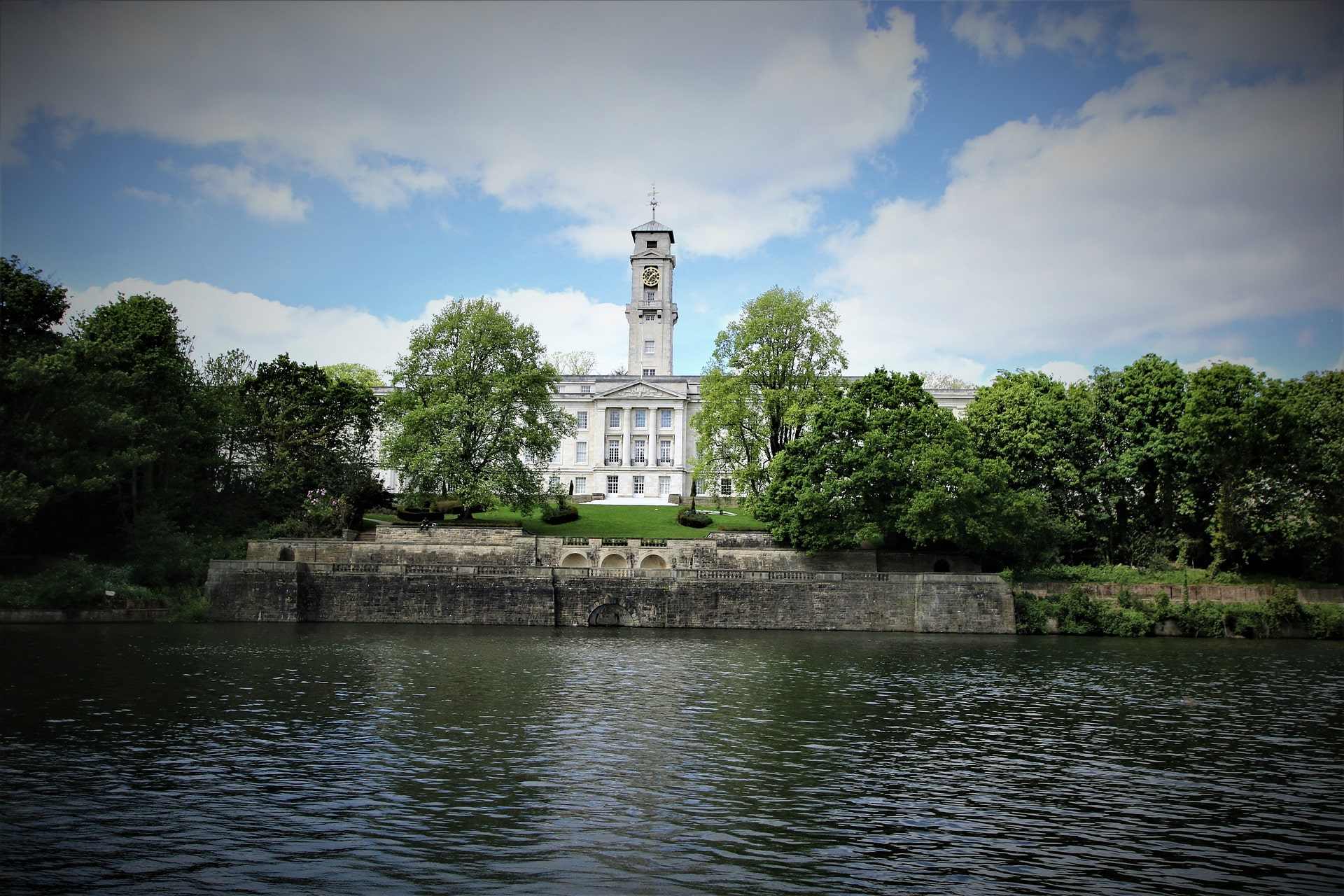 river-and-historic-building-nottingham-university-park-campus-and-highfields-park-places-to-visit-in-nottingham