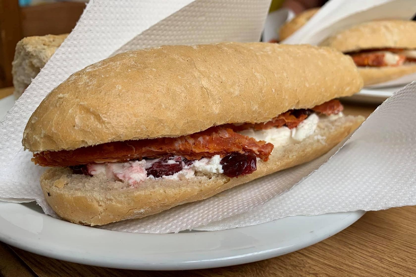 baguette-on-plate-at-tonton-garby-sandwich-shop