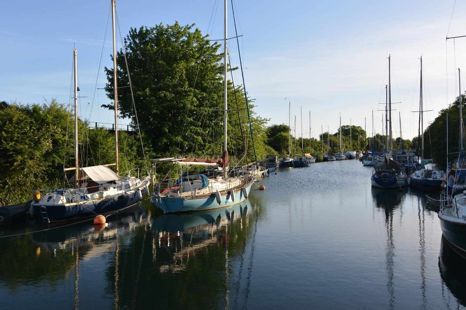 boats-docked-at-lydney-harbour-on-sunny-day-things-to-do-in-the-forest-of-dean