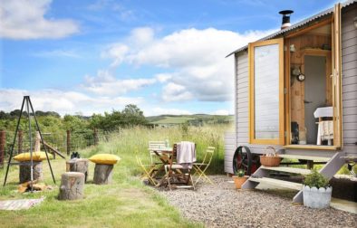 campfire-table-and-chairs-outside-eyebright-shepherds-hut-at-westfield-house-farm