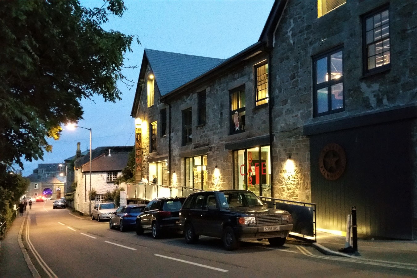 cars-parked-outside-newlyn-filmhouse-cinema-in-evening