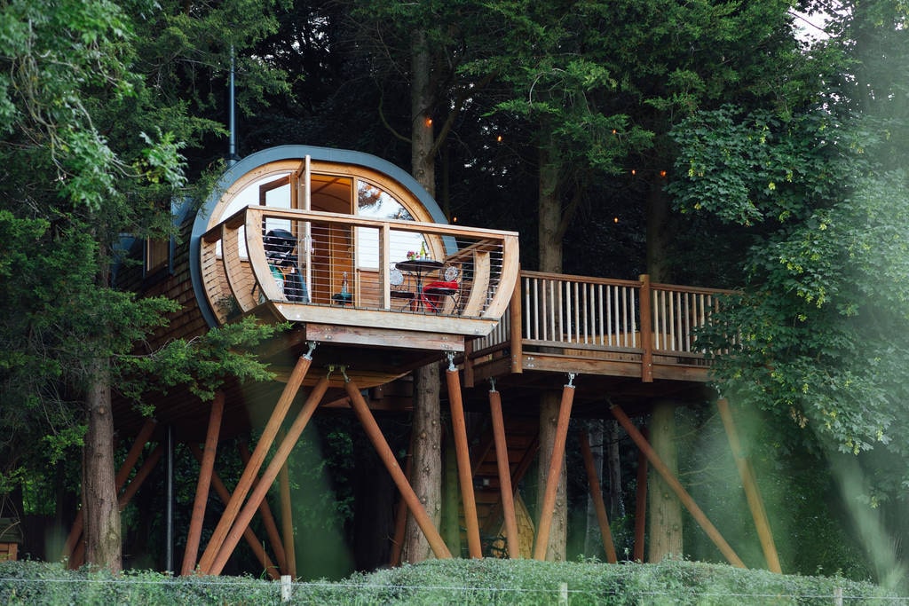 dabinett-treehouse-on-stilts-in-trees-at-the-orchard-glamping-somerset