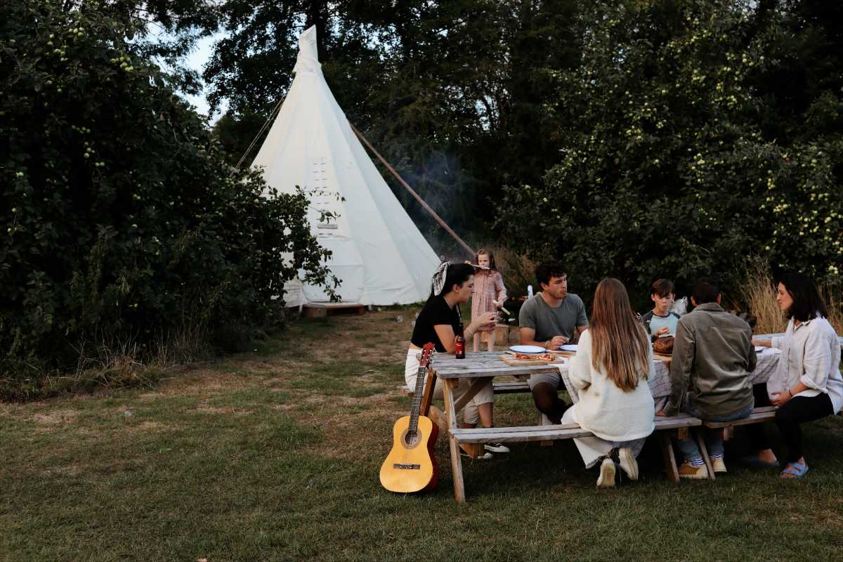 friends-and-tipi-at-white-house-glamping-herefordshire