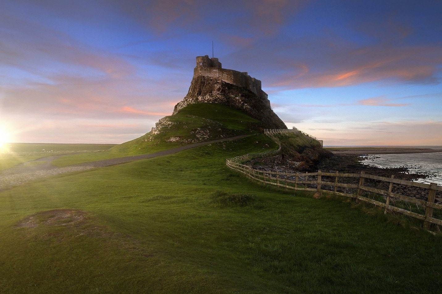 lindisfarne-castle-at-sunset-on-holy-island-best-places-to-visit-in-northumberland