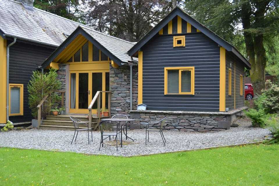 avy-and-yellow-carr-crag-pavilion-cottage-with-outside-seating-area-in-garden