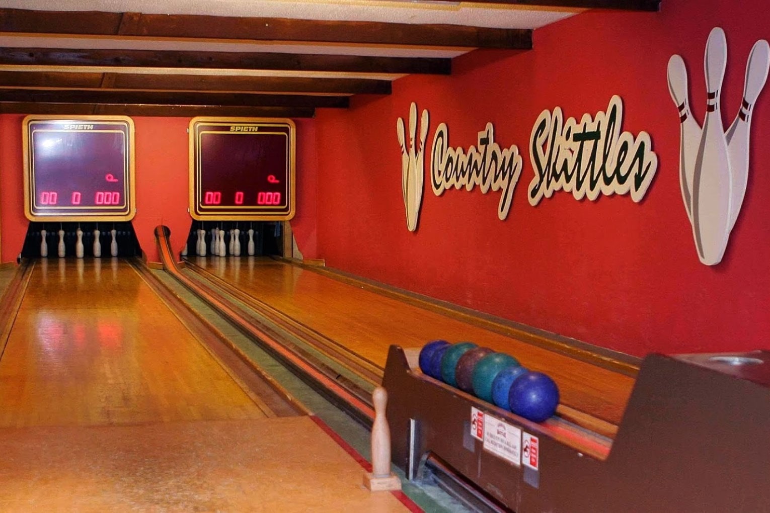 nine-pin-bowling-lane-at-country-skittles-indoor-activities-cornwall