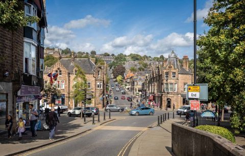 people-walking-around-matlock-town-centre-on-sunny-day