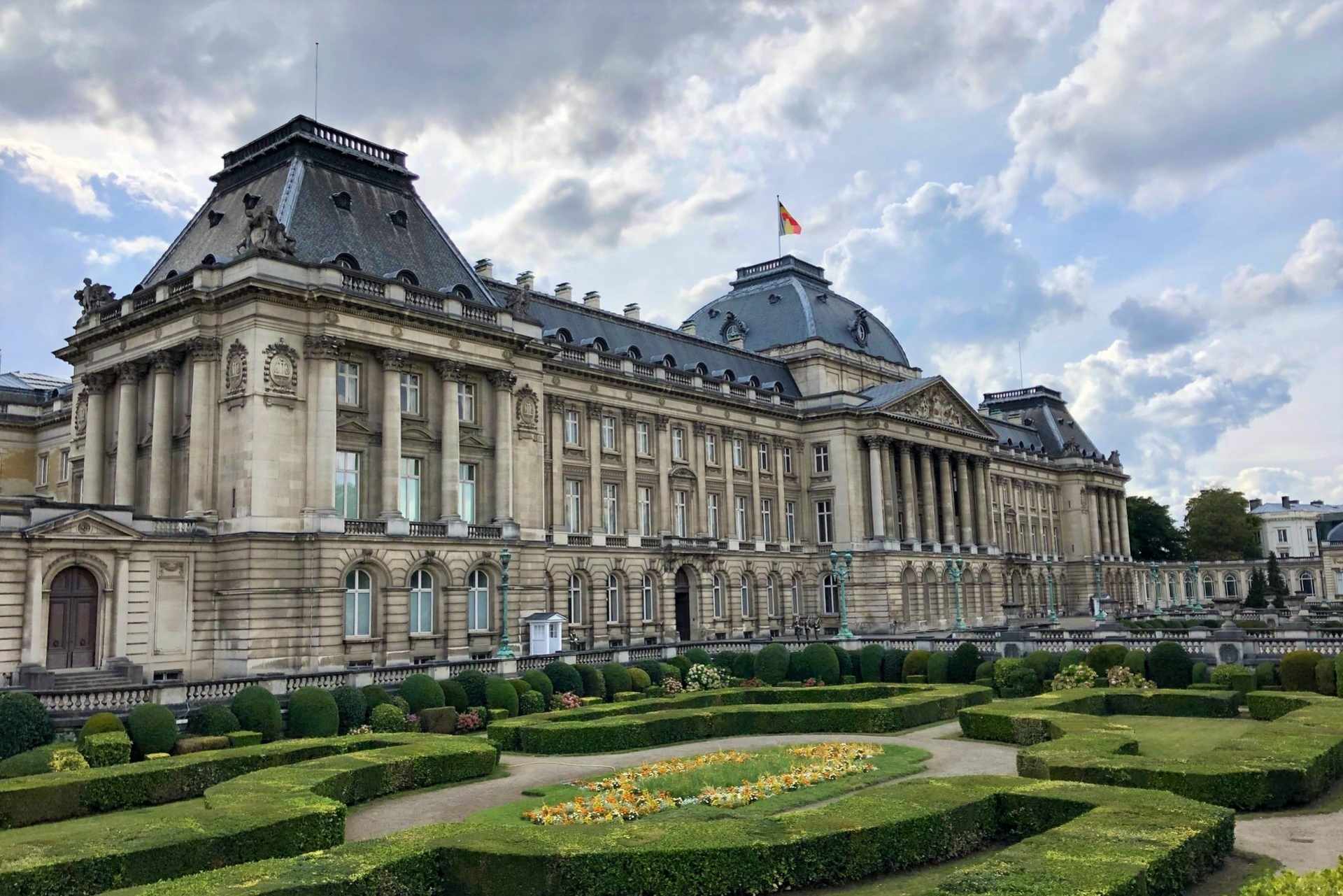 royal-palace-and-gardens-in-brussels-on-cloudy-day