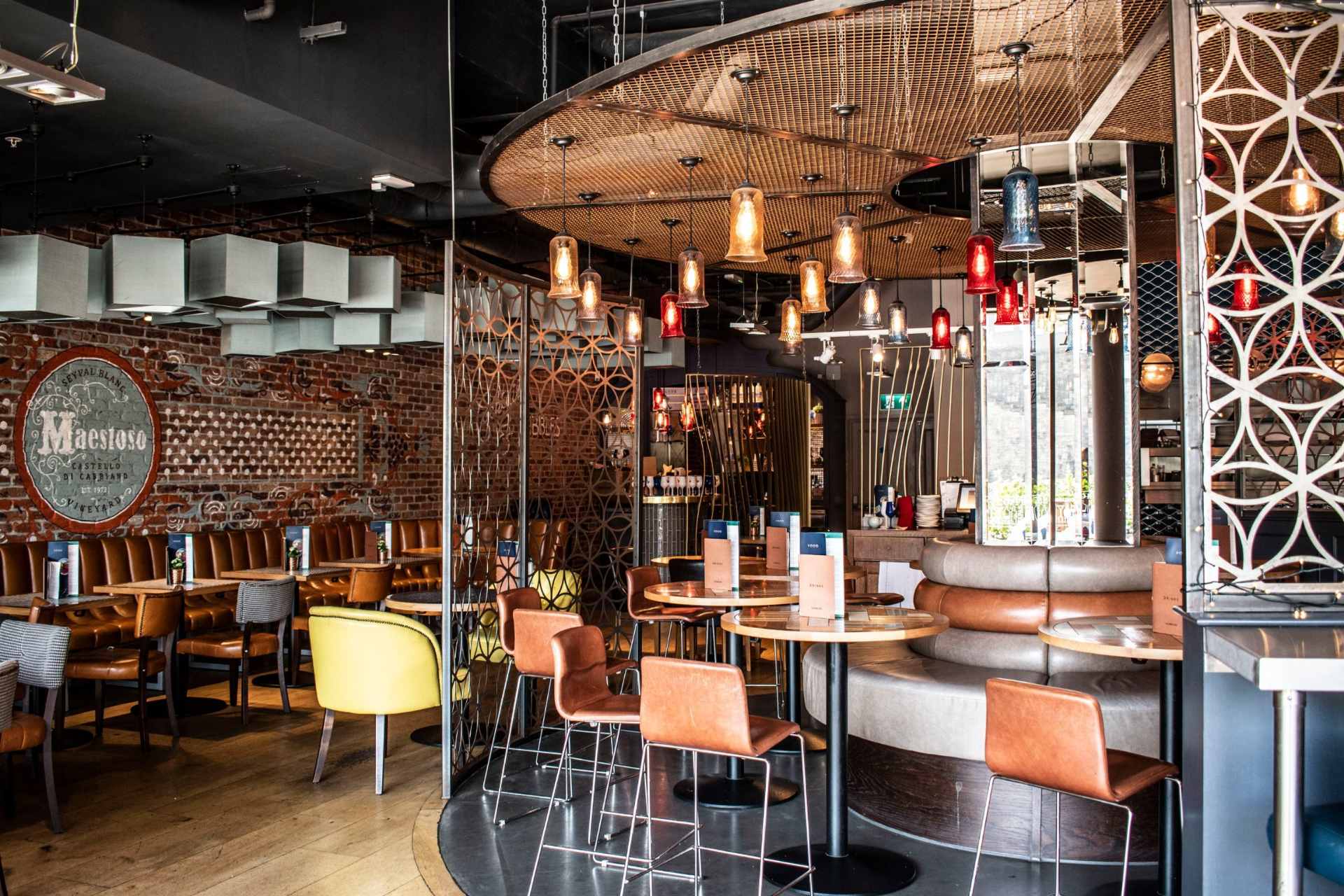 rustic-and-industrial-interior-of-all-bar-one-restaurant-bottomless-brunch-southampton