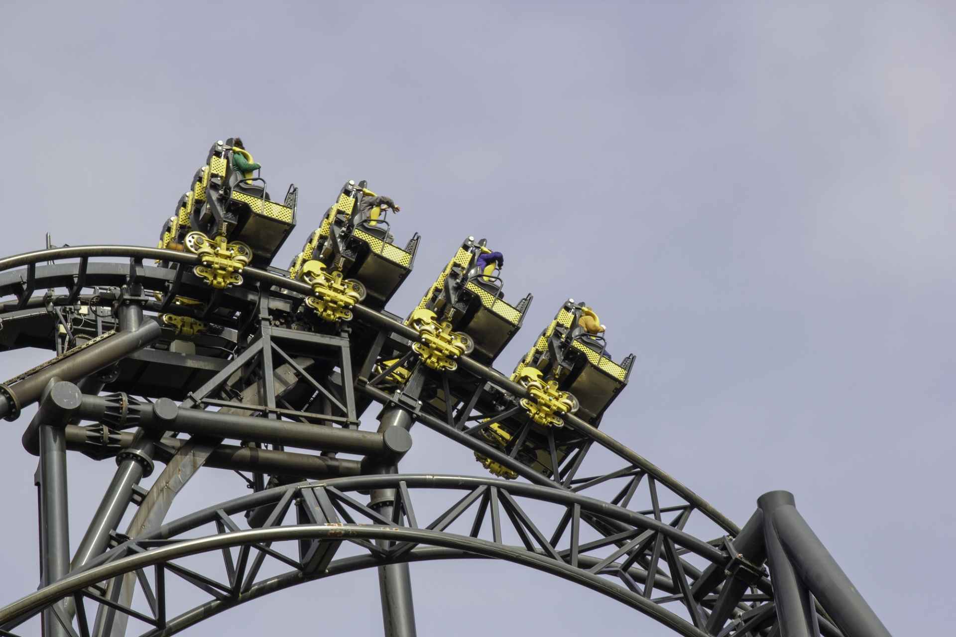 smiler-rollercoaster-at-alton-towers-on-cloudy-day