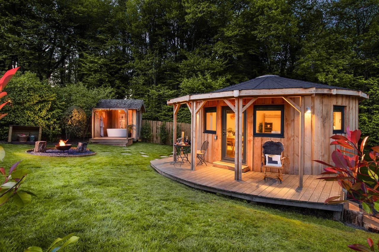 the-hide-roundhouse-campfire-and-hot-tub-lit-up-in-evening-at-the-yurt-retreat-glamping-somerset