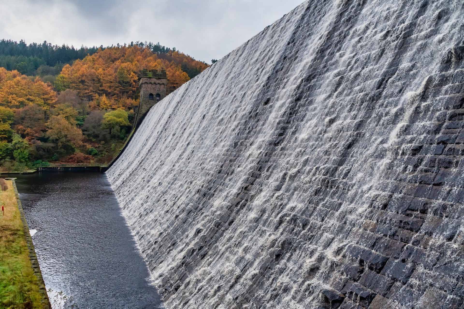 view-of-water-streaming-down-derwent-dam-from-side-in-autumn-day-trips-from-derby