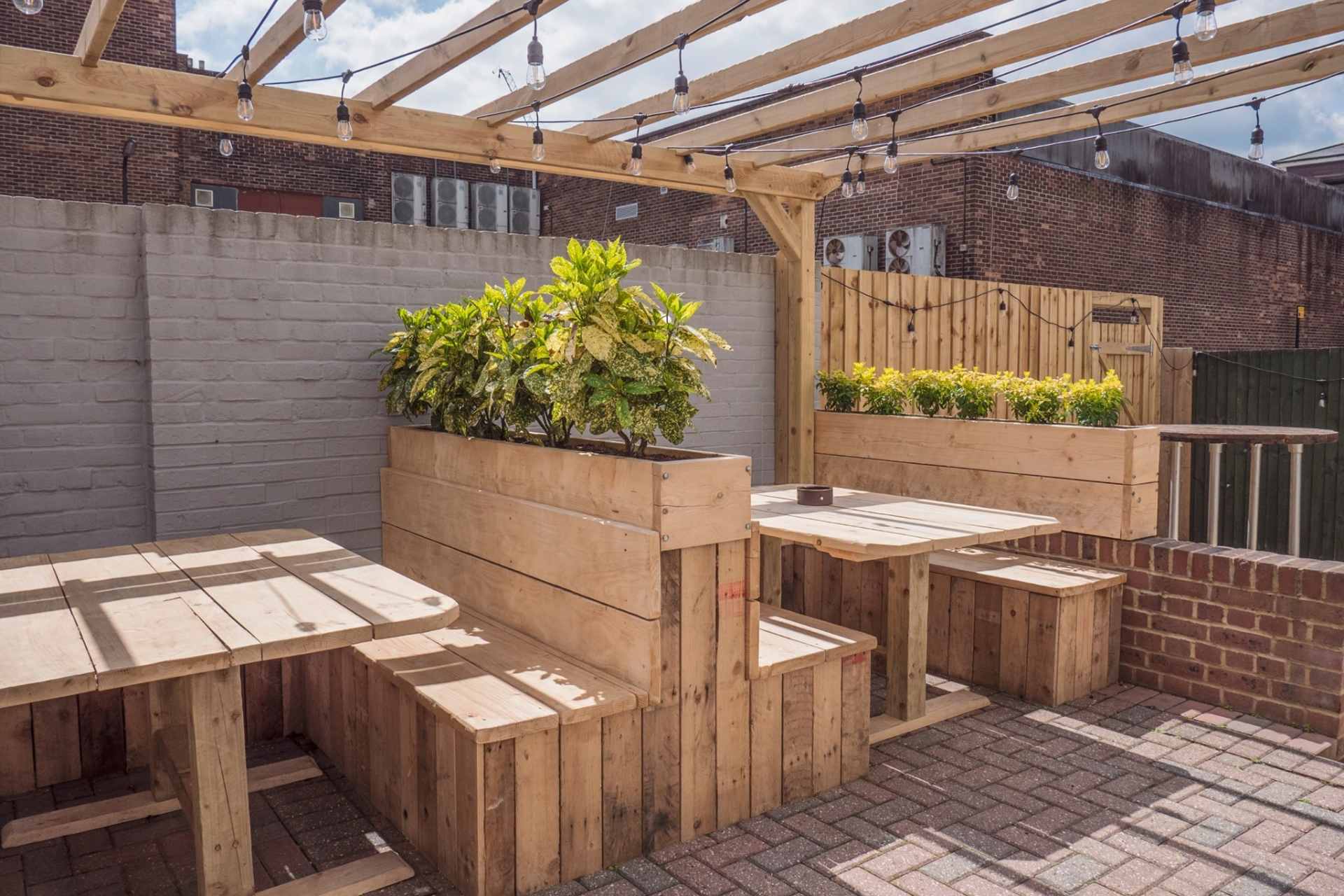 wooden-pallet-benches-in-beer-garden-at-smugglers