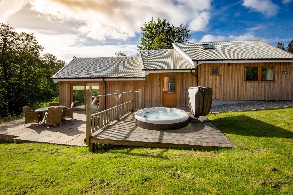 yew-tree-lodge-with-patio-and-hot-tub-lodges-with-hot-tubs-scotland