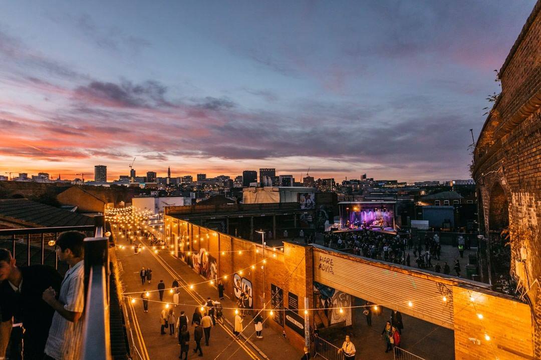 band-playing-on-roof-of-the-night-owl-at-sunset-rooftop-bars-birmingham