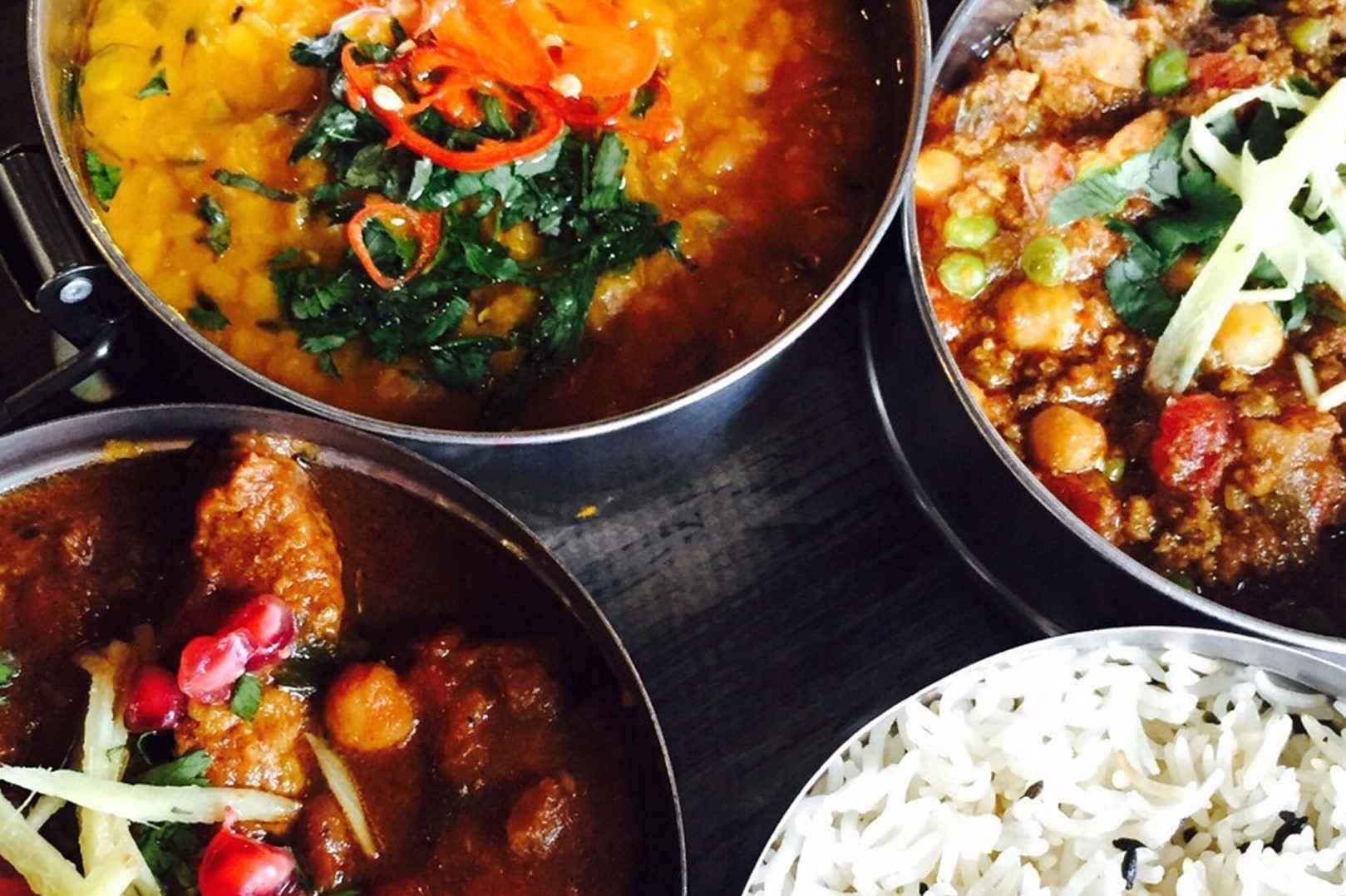 bowls-of-curry-and-rice-at-mowgli-street-food