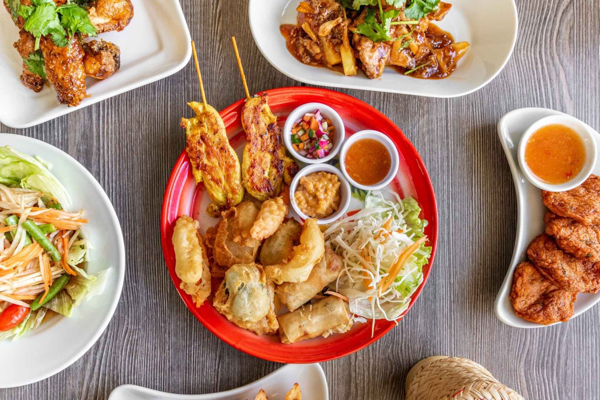 bowls-of-thai-food-at-jinos-thai-cafe