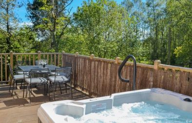 hot-tub-and-outdoor-furniture-on-decking-of-maple-lodge-lodges-with-hot-tubs-northumberland