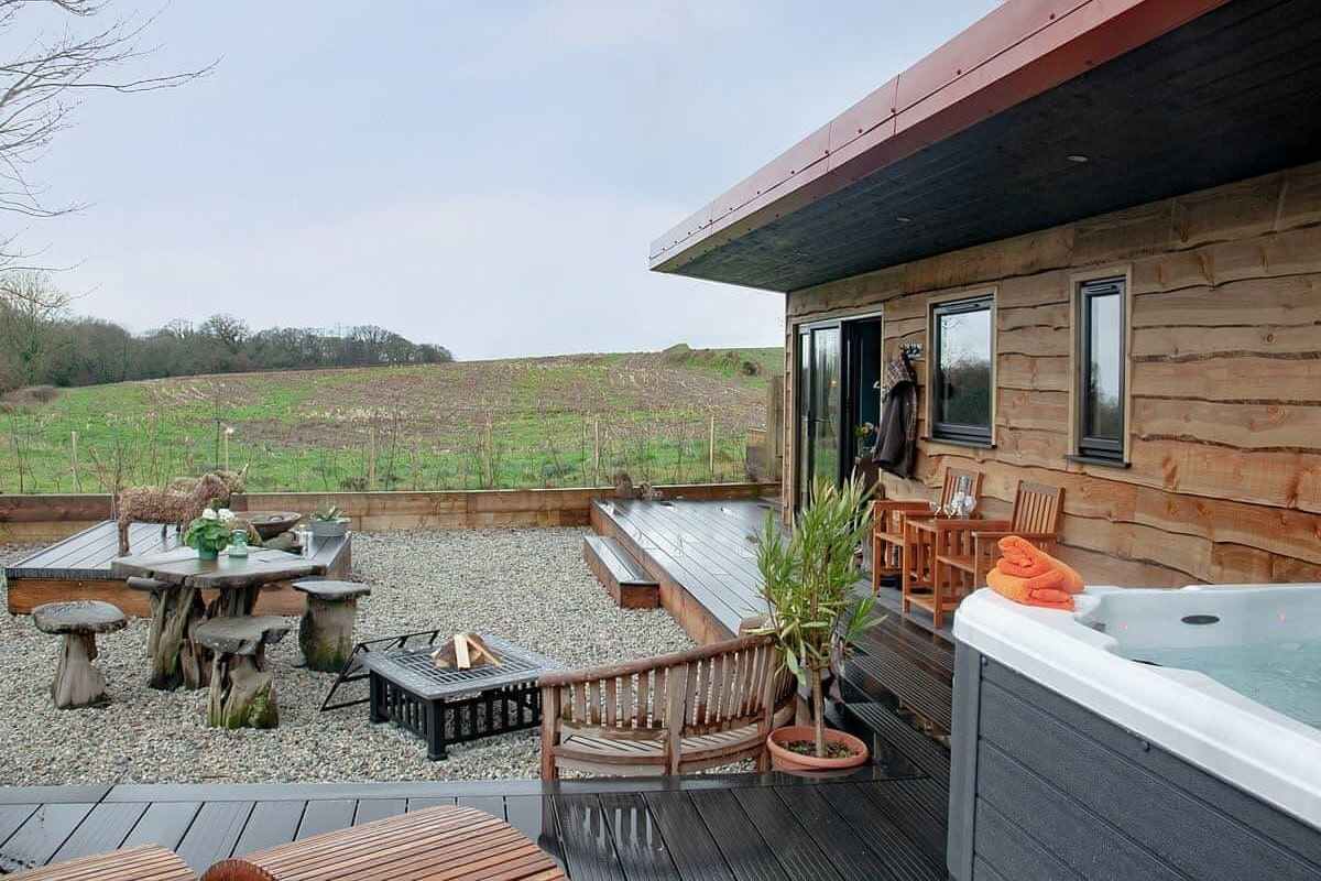 hot-tub-on-decking-of-tythecombe-stargazing-retreat-lodge