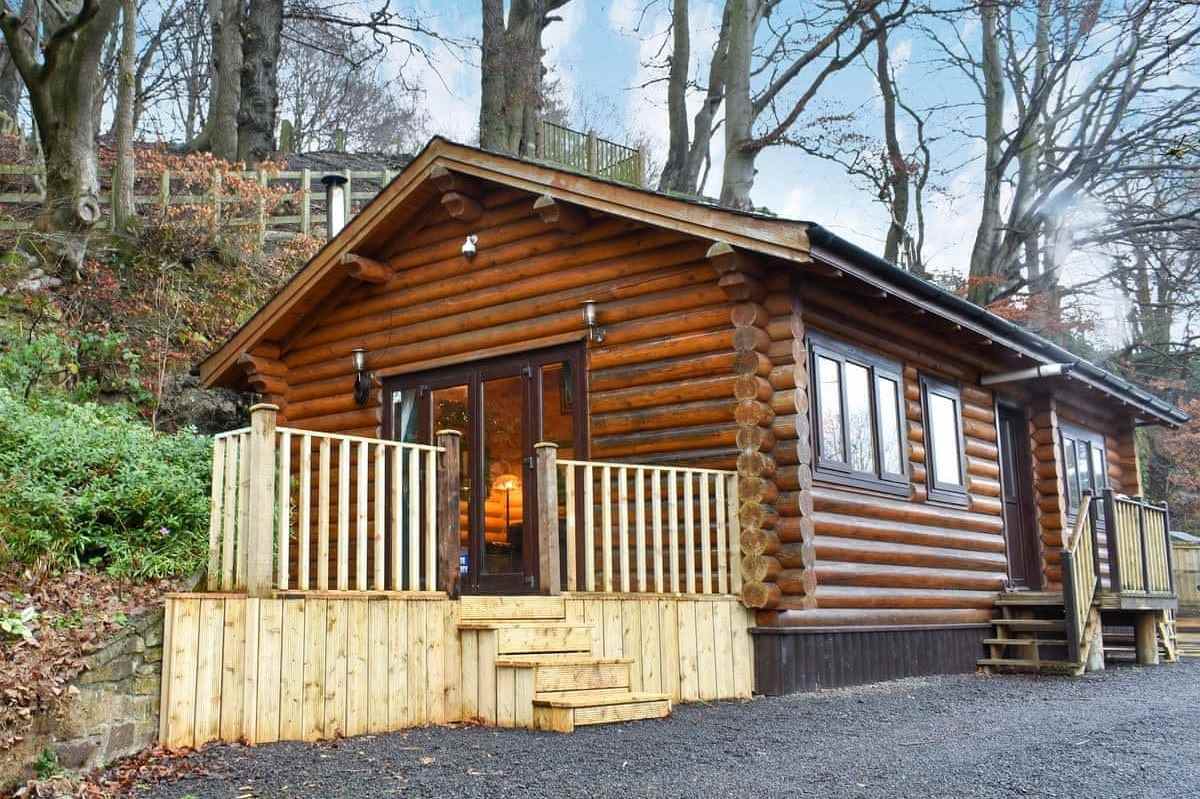 howburn-log-cabin-with-outdoor-decking