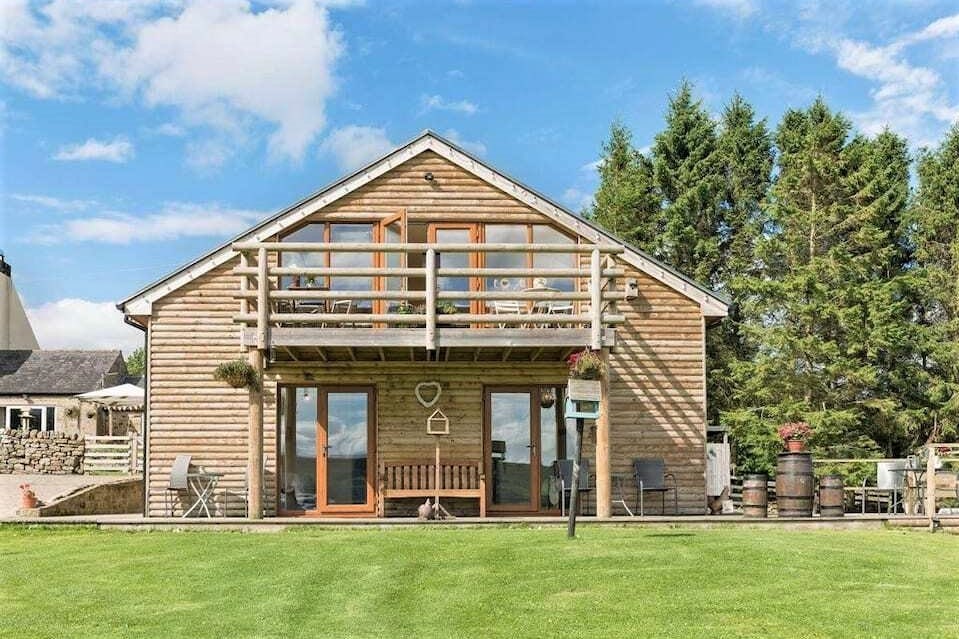 huntercrook-lodge-with-balcony-and-garden-lodges-with-hot-tubs-northumberland