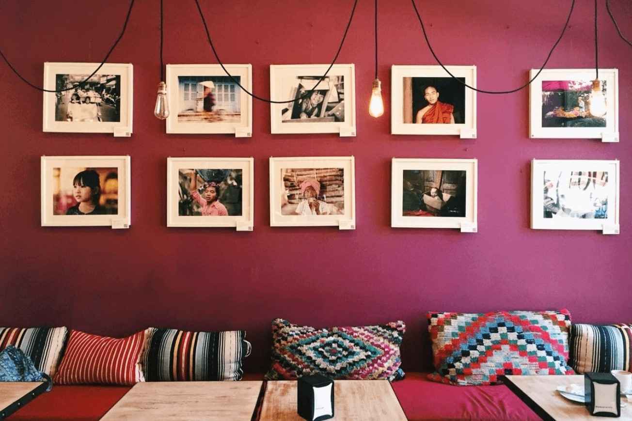 interior-of-toc-toc-tapas-with-pink-walls-and-white-frames