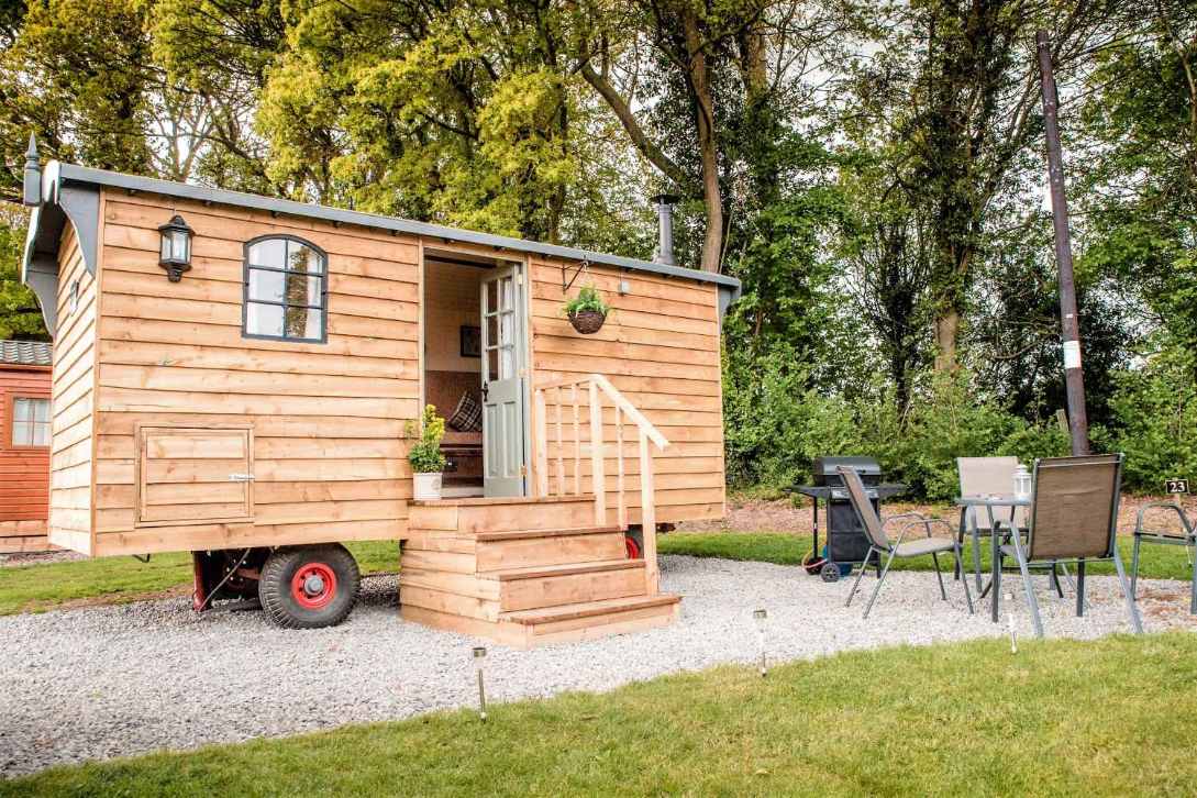 malvern-holiday-park-shepherds-hut-on-gravel-in-field-glamping-worcestershire