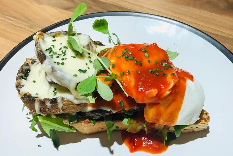 mushroom-poached-egg-and-sourdough-toast-at-howst-cafe