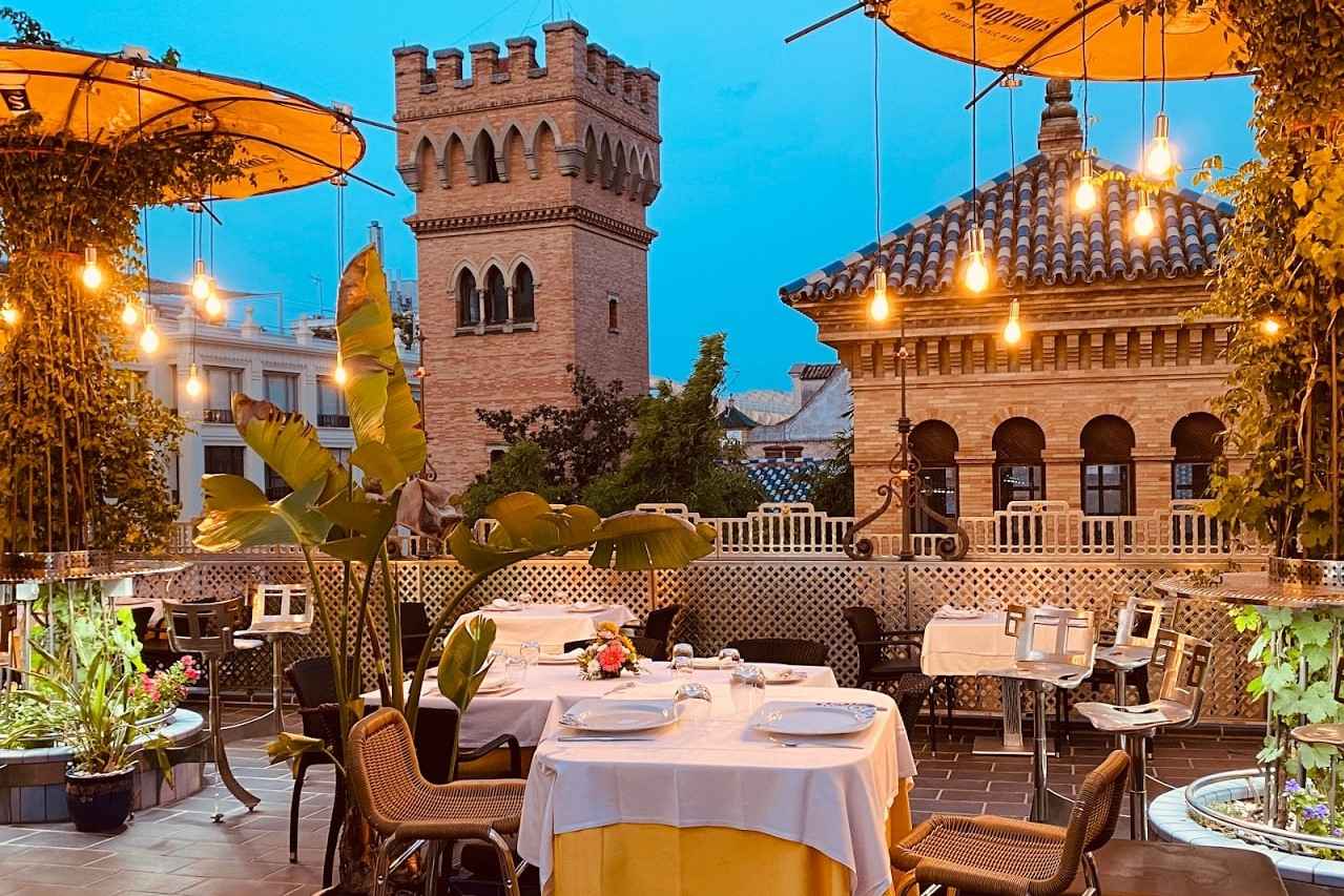 outdoor-seating-at-baco-cuna.2-restaurant-in-evening-4-days-in-seville-itinerary