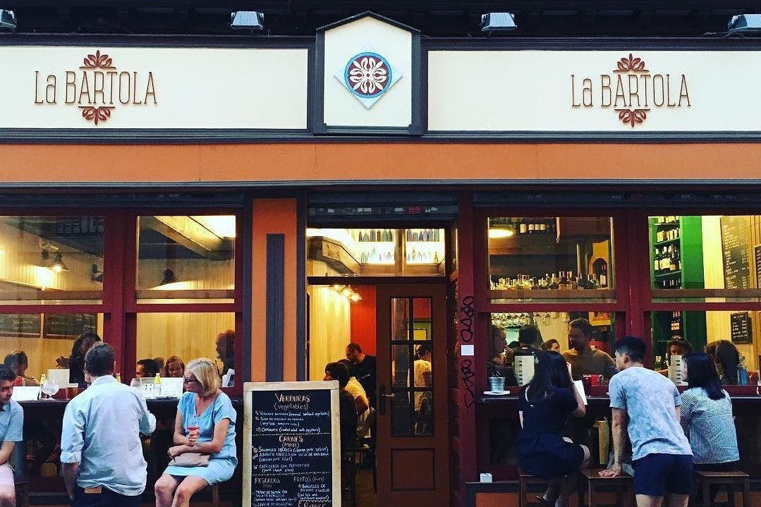 people-sitting-outside-la-bartola-restaurant