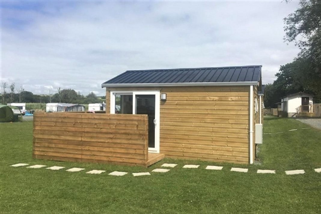 small-duncannon-glamping-cabin-in-field