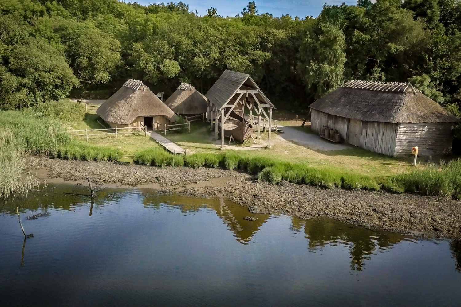 viking-house-stayover-buildings-by-lake