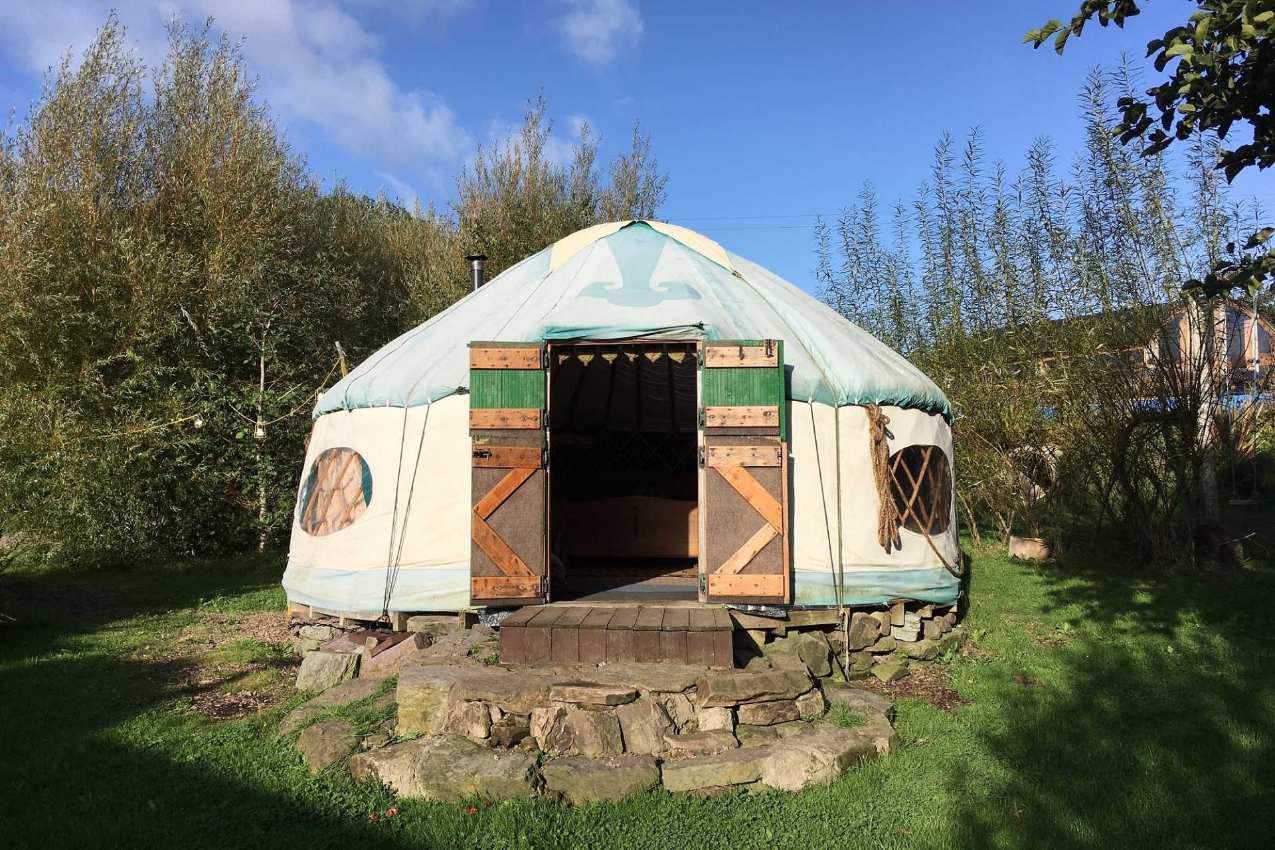woodland-yurt-on-stones-at-inch-hideaway