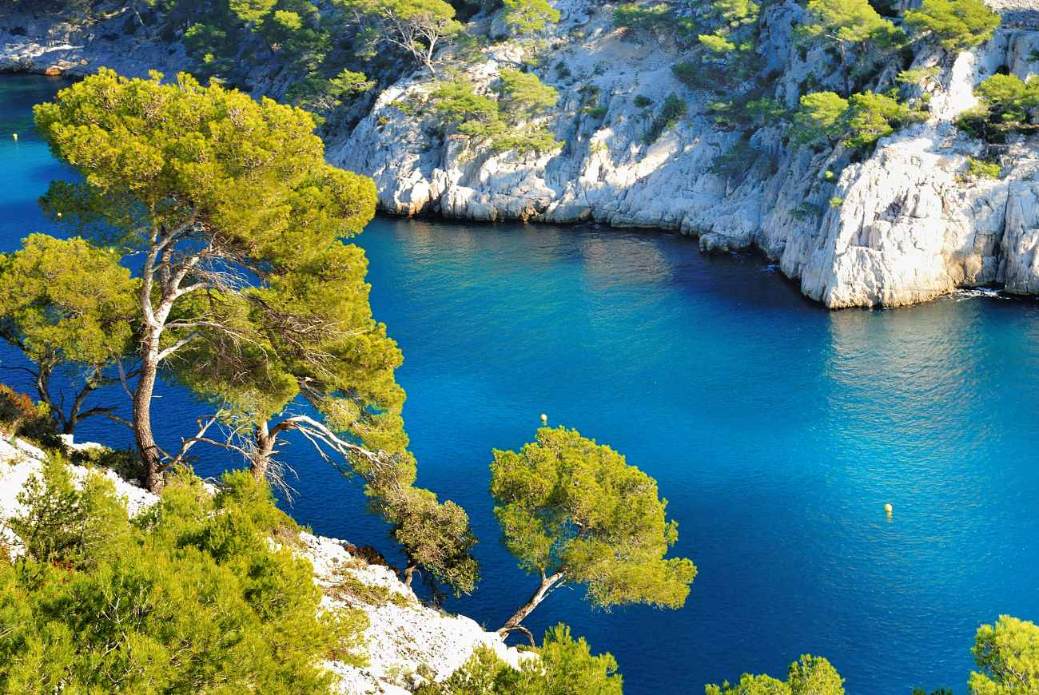 calanque-d'en-vau-in-cassis-best-beaches-in-the-south-of-france
