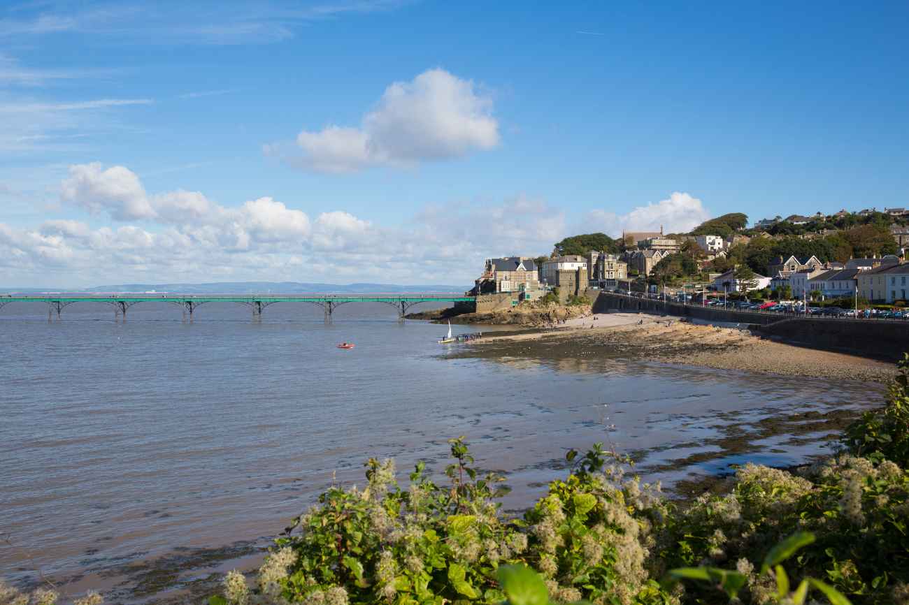 clevedon-pier-and-seafront-on-sunny-day-best-walks-in-somerset