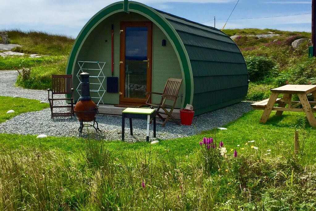 green-earls-view-maxi-pod-with-outdoor-seating-glamping-galway