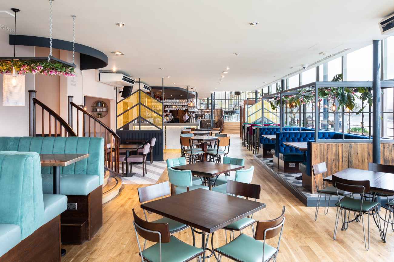interior-of-pitcher-and-piano-bar-and-restaurant-bottomless-brunch-newcastle